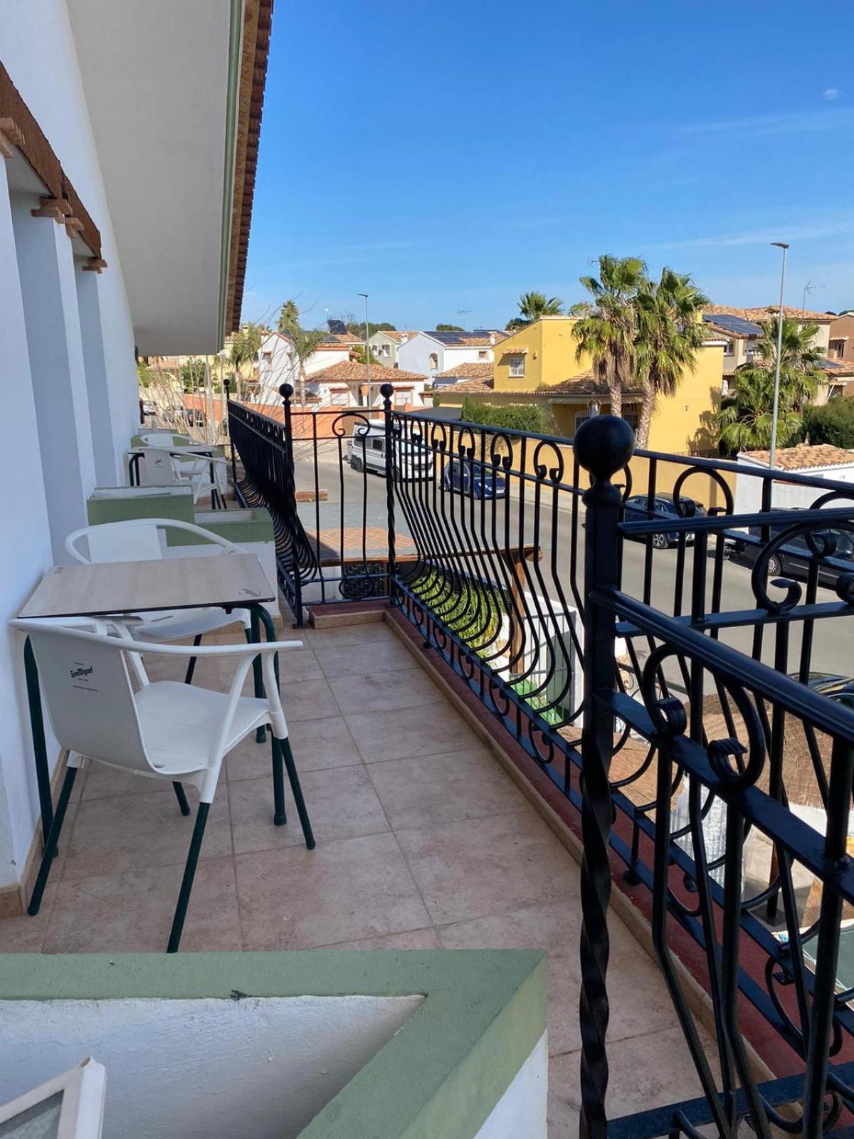 Hostal Espai Mediterrani Puebla de Vallbona Exteriér fotografie