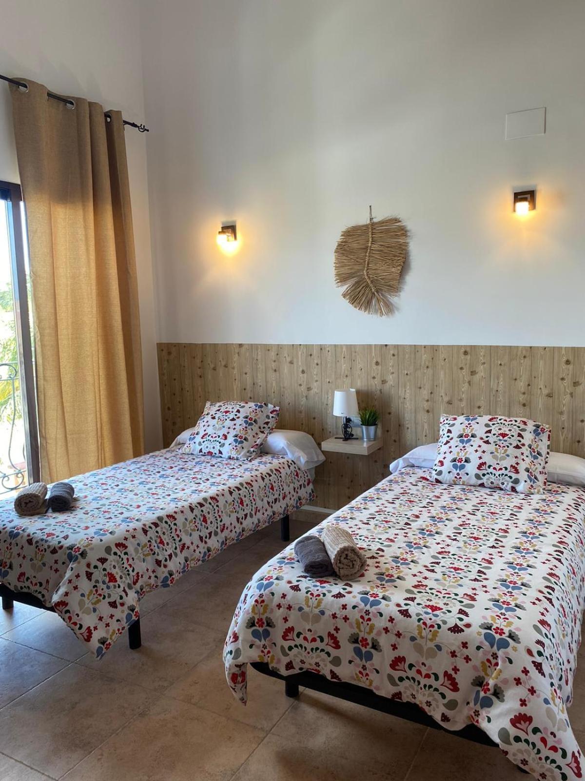 Hostal Espai Mediterrani Puebla de Vallbona Exteriér fotografie